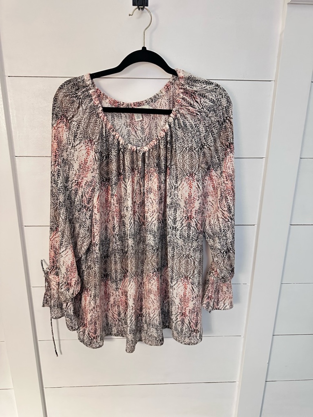 Sejour 1X Scoop neck abstract pattern tie wrist satin polyester lightweight top